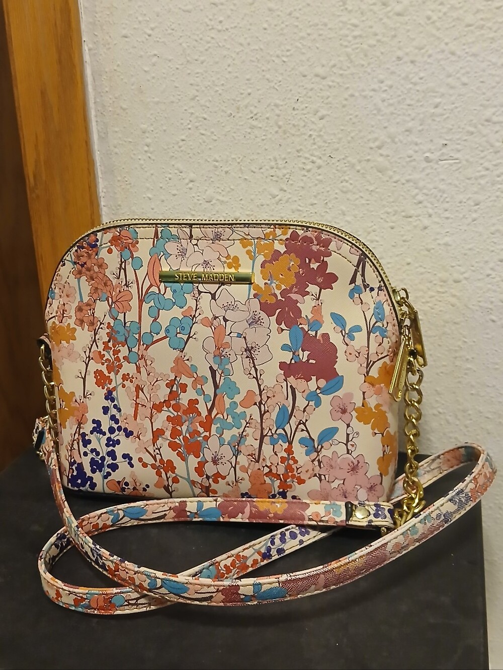 Steve Madden Floral Crossbody Bag Multicolor Gold Chain Adjustable Strap